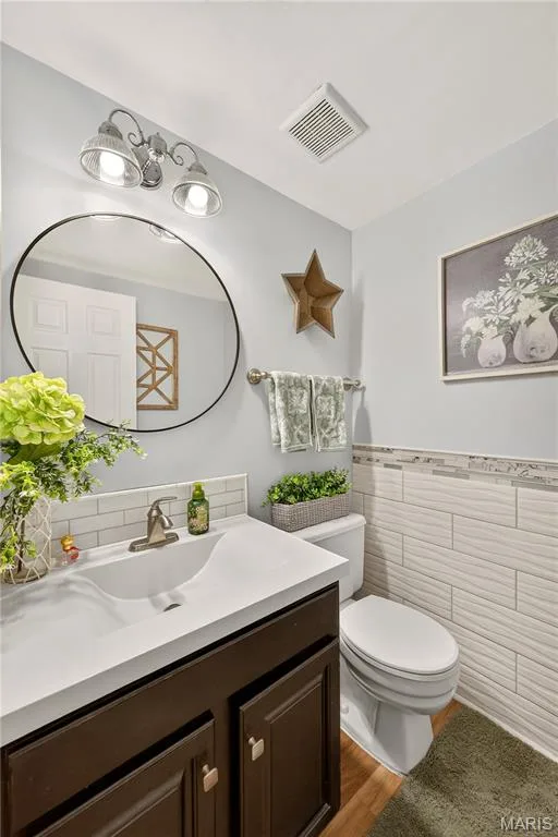 Main-floor Bathroom — 47 Park Place, St Peters, MO 63376