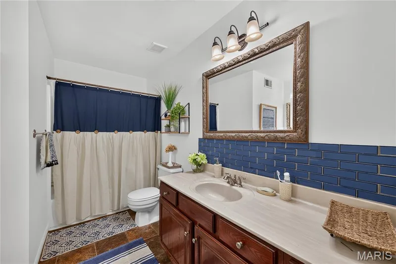 2nd Bathroom — 47 Park Place, St Peters, MO 63376