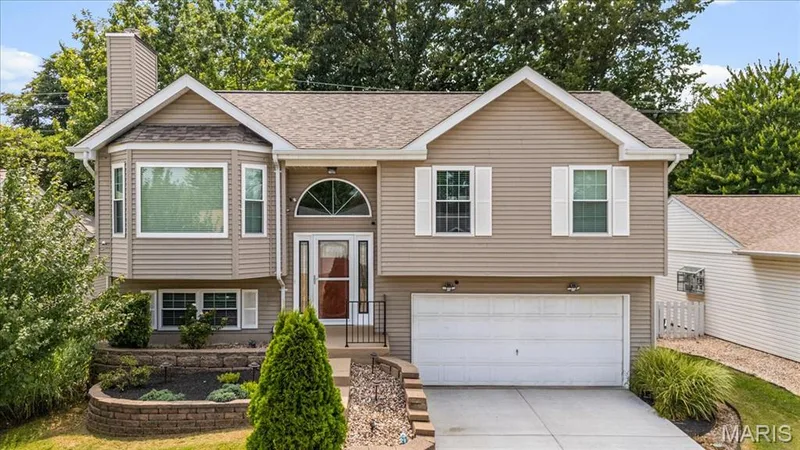 1629 Lynncove Lane, St Charles, MO β listing photo 1