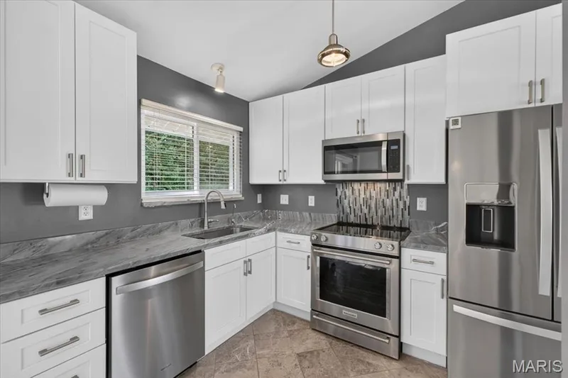 1629 Lynncove Lane, St Charles, MO 63303 — listing photo 11 of 37