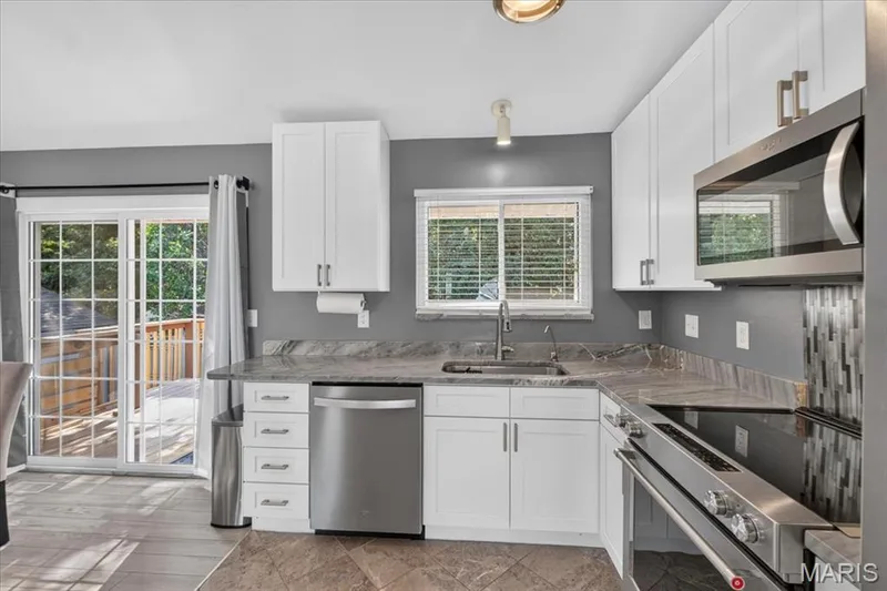 1629 Lynncove Lane, St Charles, MO 63303 — listing photo 12 of 37