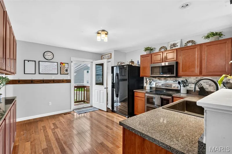 729 Rabbit Run Drive, Wentzville, MO 63385 — listing photo 8 of 36