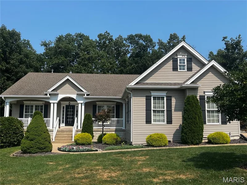304 Crescent Oak Court, Wentzville, MO β listing photo 1