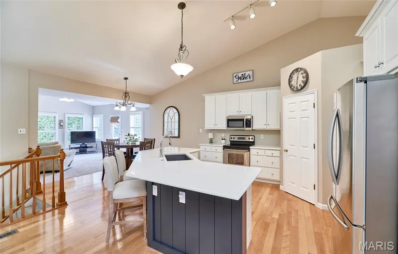 304 Crescent Oak Court, Wentzville, MO 63385 — listing photo 17 of 76