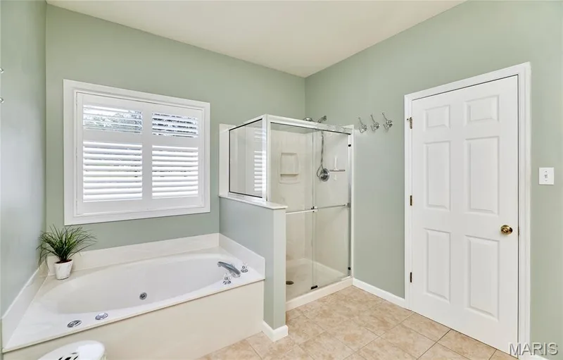 304 Crescent Oak Court, Wentzville, MO 63385 — listing photo 40 of 76