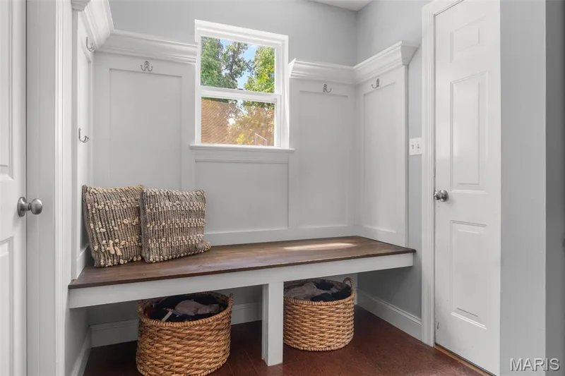 Family entry w/ built in bench — 14 Prairie Lake Court, Wentzville, MO 63385