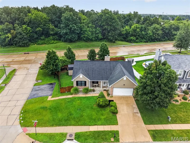 2 Moonstone Court, O'Fallon, MO 63366 — listing photo 3 of 67