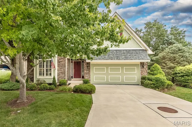 709 Huntwood Terrace, Lake St. Louis, MO 63367 — listing photo 2 of 48