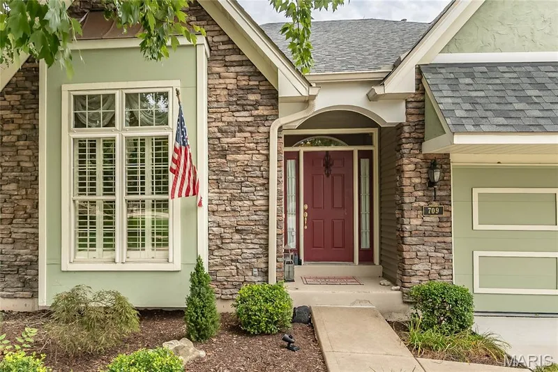 709 Huntwood Terrace, Lake St. Louis, MO 63367 — listing photo 3 of 48