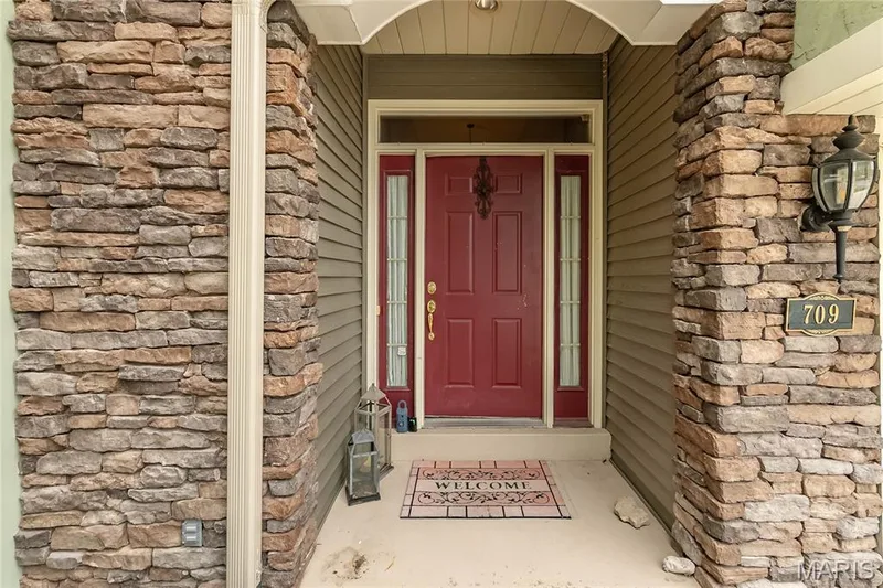 709 Huntwood Terrace, Lake St. Louis, MO 63367 — listing photo 4 of 48