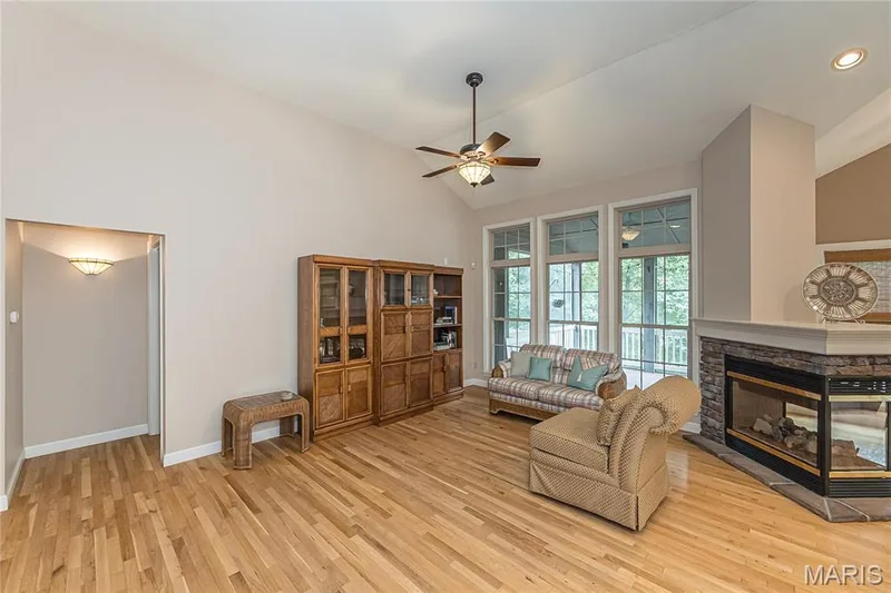 709 Huntwood Terrace, Lake St. Louis, MO 63367 — listing photo 14 of 48