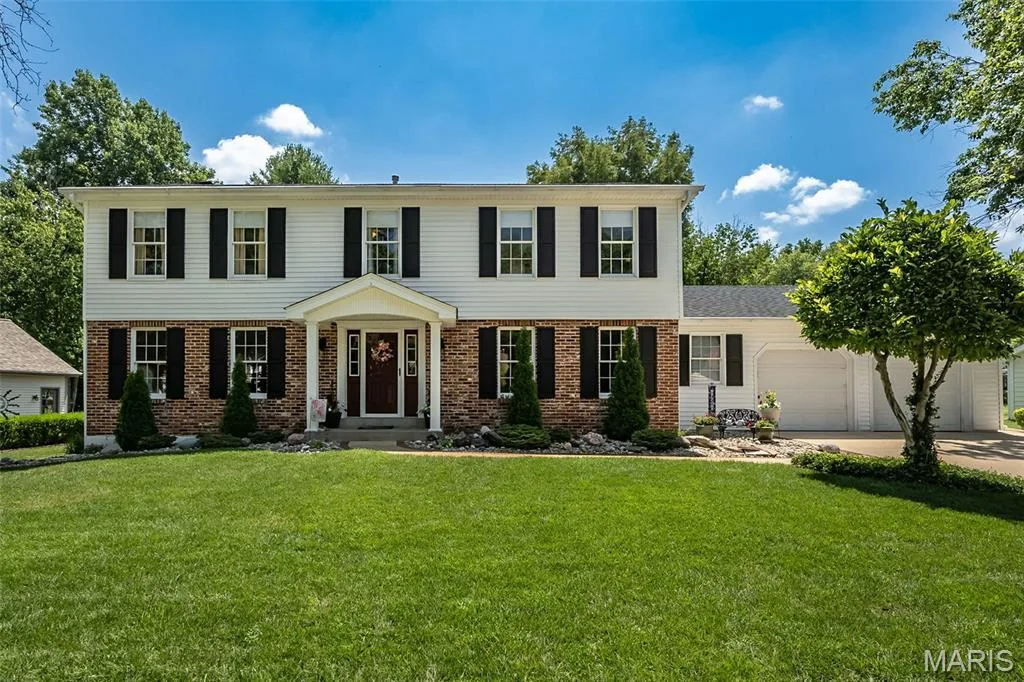 Welcome to 14246 Cypress Hill! — 14246 Cypress Hill Drive, Chesterfield, MO 63017