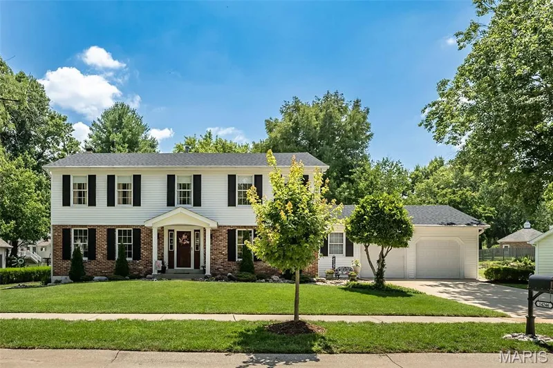 14246 Cypress Hill Drive, Chesterfield, MO 63017 — listing photo 2 of 43