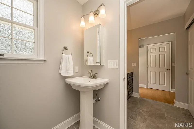 additional sink in primary bath — 14246 Cypress Hill Drive, Chesterfield, MO 63017
