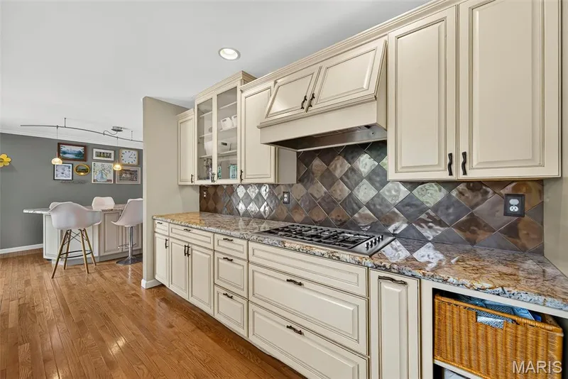 15571 Rose Gate Lane, Chesterfield, MO 63017 — listing photo 10 of 70