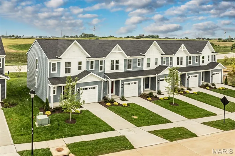 104 Mora Boulevard #445-501, O'Fallon, MO 63368 — listing photo 3 of 46