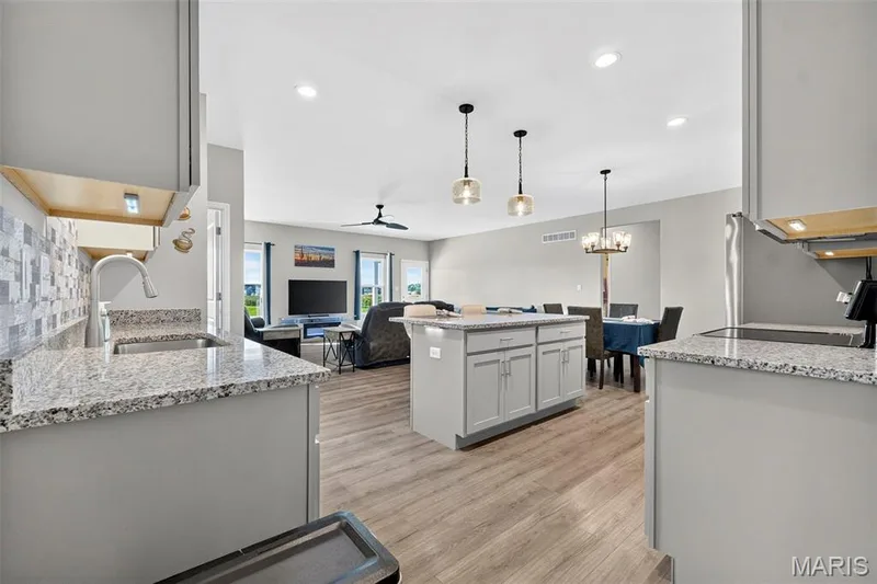 322 Summer Glen Lane, St Charles, MO 63301 — listing photo 7 of 40