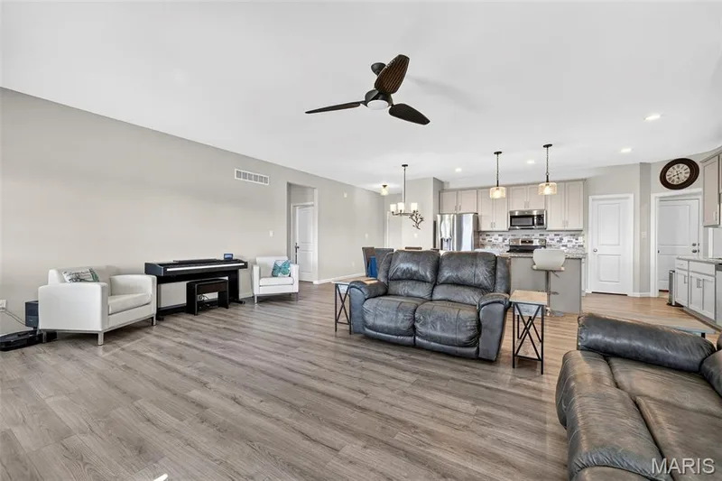 322 Summer Glen Lane, St Charles, MO 63301 — listing photo 14 of 40