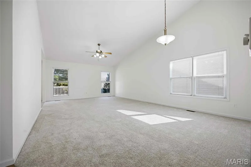 217 Crystal Ridge Drive, O'Fallon, MO 63366 — listing photo 4 of 33