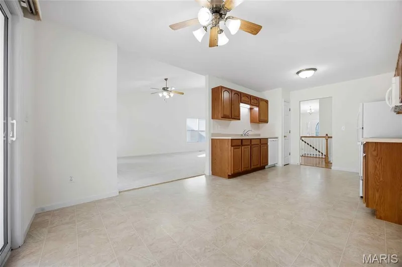 217 Crystal Ridge Drive, O'Fallon, MO 63366 — listing photo 6 of 33