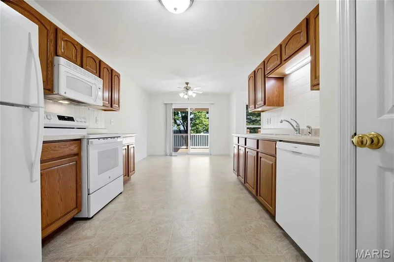 217 Crystal Ridge Drive, O'Fallon, MO 63366 — listing photo 8 of 33