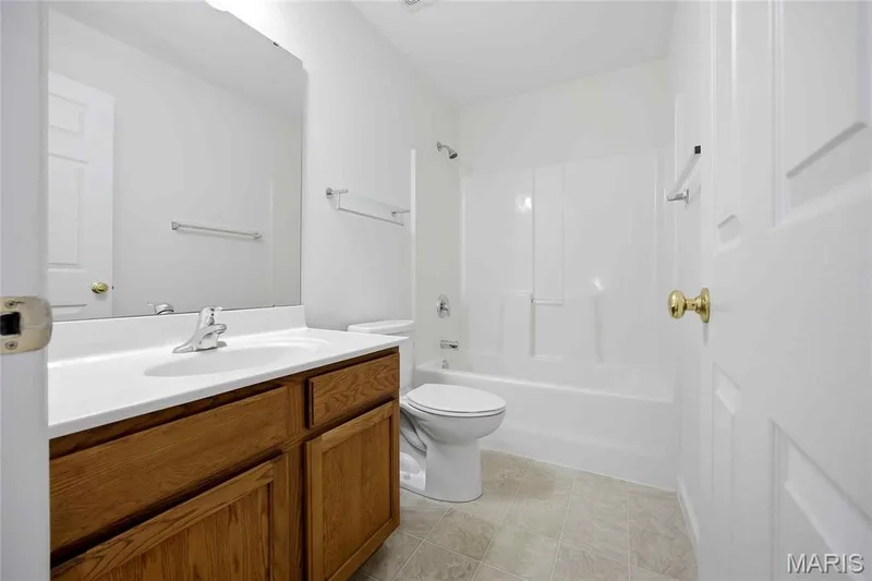 217 Crystal Ridge Drive, O'Fallon, MO 63366 — listing photo 15 of 33
