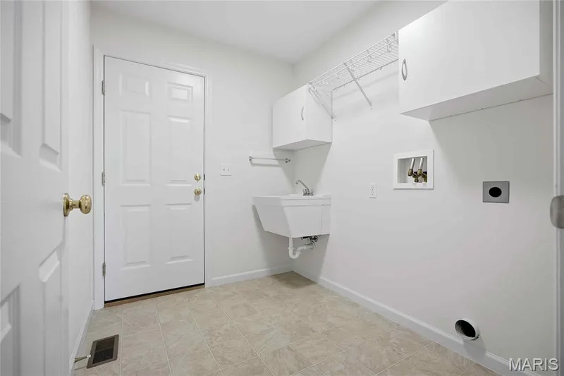 217 Crystal Ridge Drive, O'Fallon, MO 63366 — listing photo 16 of 33