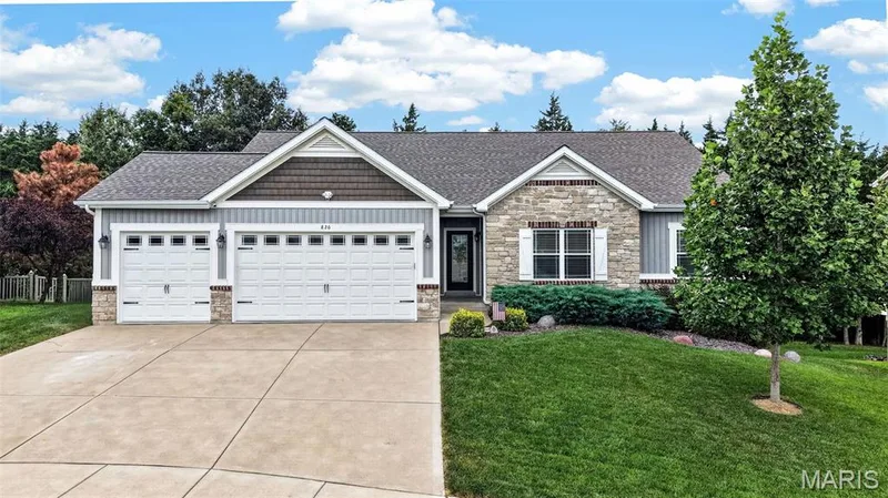 826 Liberty Creek Drive, Wentzville, MO β listing photo 1