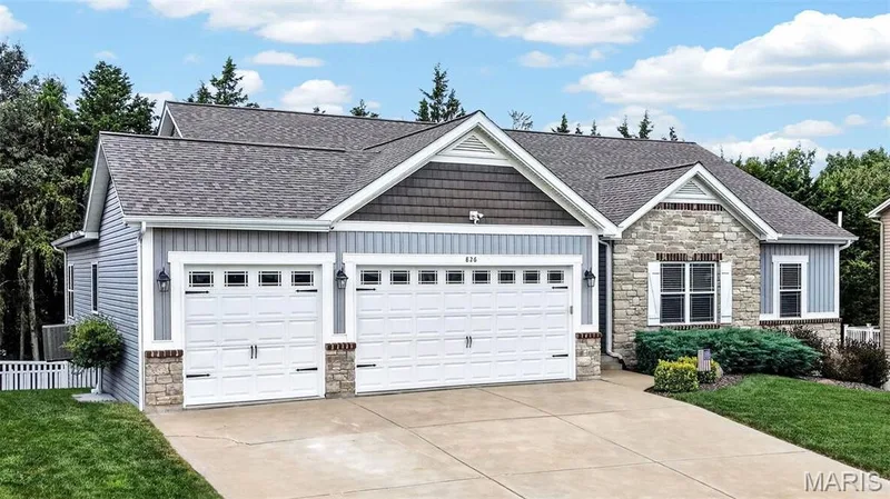 8 ft garage doors, professionally landscaped & soffit lighting! — 826 Liberty Creek Drive, Wentzville, MO 63385
