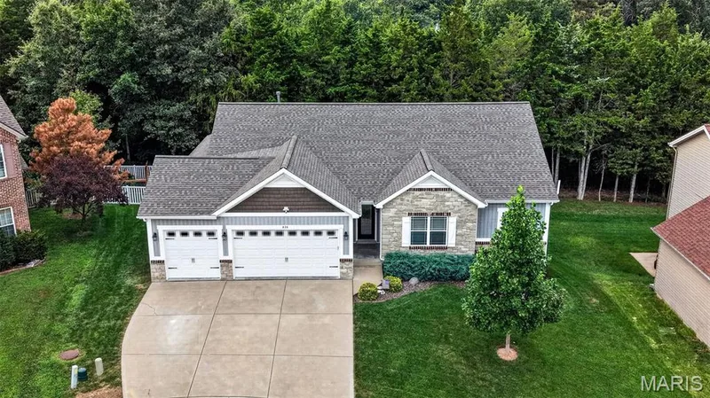 Walk-out ranch on gorgeous lot that backs to trees! Professionally landscaped! — 826 Liberty Creek Drive, Wentzville, MO 63385