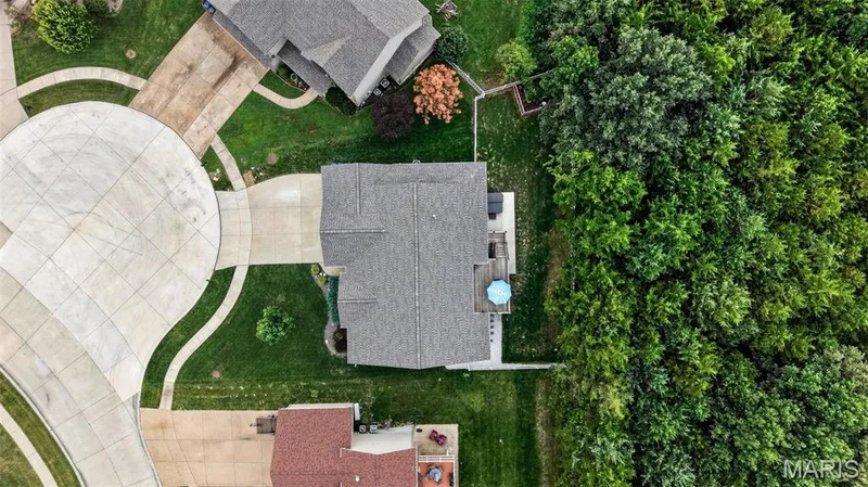 The home sits on a 1/2 cul-de-sac and is white vinyl fenced. — 826 Liberty Creek Drive, Wentzville, MO 63385