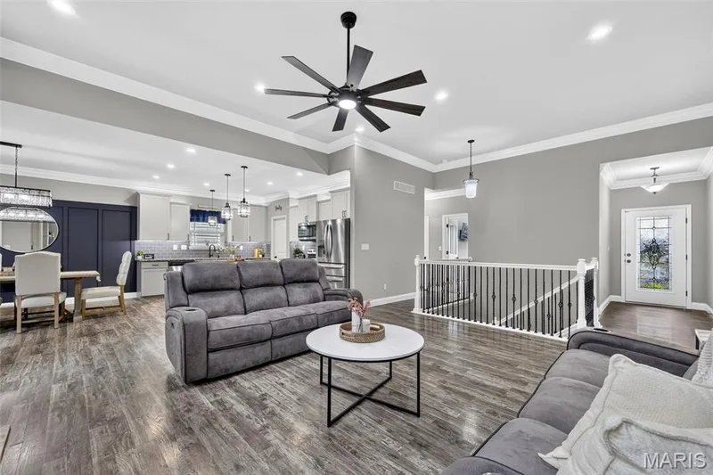UpGrAdEs, uPgRaDeS, Upgrades! Crown moulding, upgraded lighting, feature walls, custom cabinetry, back splash and granite counters! — 826 Liberty Creek Drive, Wentzville, MO 63385