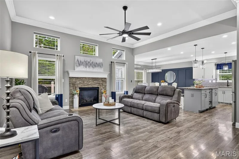 UpGrAdEs, uPgRaDeS, Upgrades! Crown moulding, upgraded lighting, feature walls, custom cabinetry, back splash and granite counters! — 826 Liberty Creek Drive, Wentzville, MO 63385