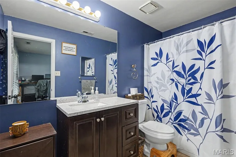 primary private bathroom — 745 Sugar Glen Drive #5, St Peters, MO 63376