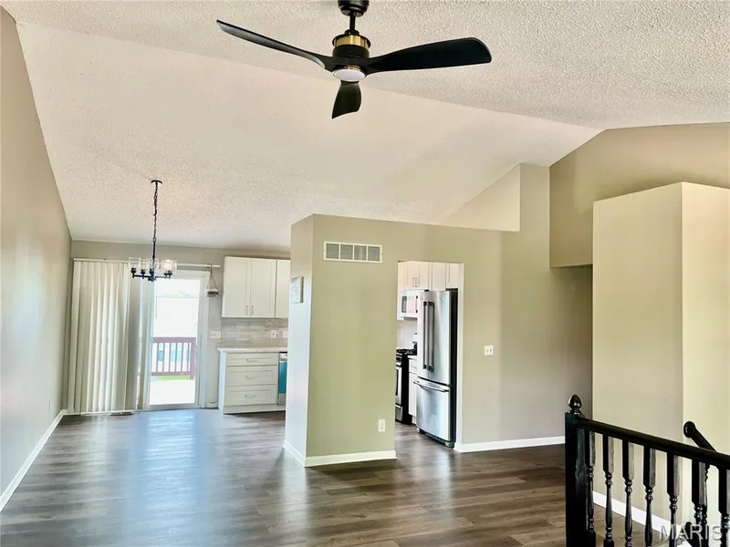 3060 Laurel Village Circle, St Peters, MO 63376 — listing photo 3 of 23