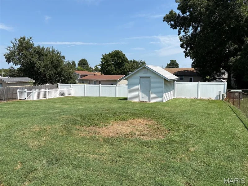 11 Sunnyfield Road, St Peters, MO 63376 — listing photo 3 of 16