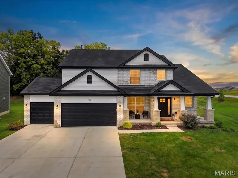 Better than new! Gorgeous 2 year old 1.5 story in LSL — 310 Osprey Court, Lake St. Louis, MO 63367
