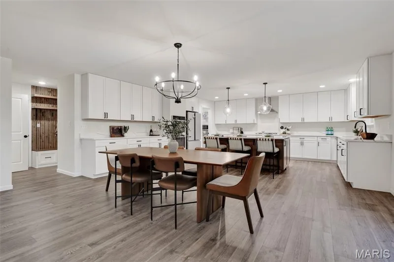 Fantastic eat-in kitchen space — 310 Osprey Court, Lake St. Louis, MO 63367