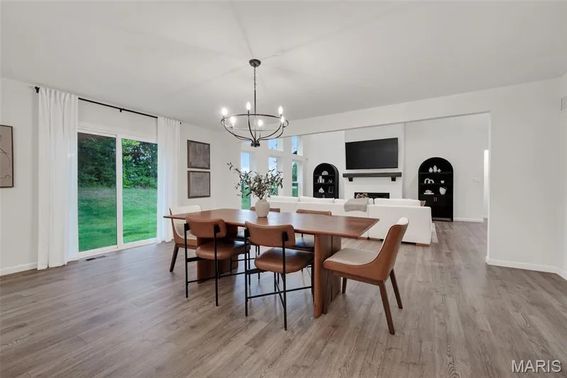 Breakfast room opens to both kitchen and great room — 310 Osprey Court, Lake St. Louis, MO 63367