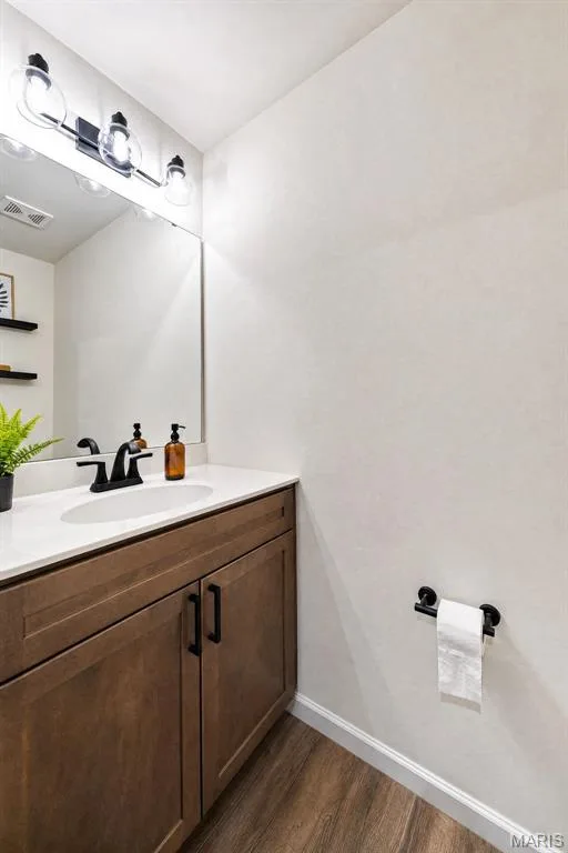 Main floor powder room — 310 Osprey Court, Lake St. Louis, MO 63367