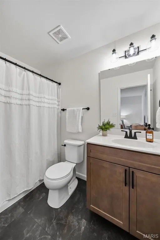 Private bathroom in bedroom #2 — 310 Osprey Court, Lake St. Louis, MO 63367