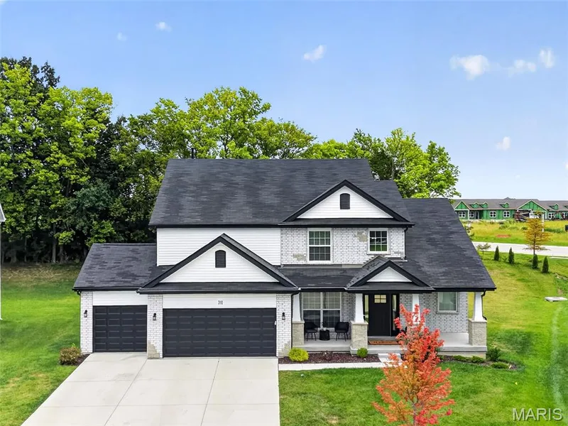 Oversized 3 car garage — 310 Osprey Court, Lake St. Louis, MO 63367