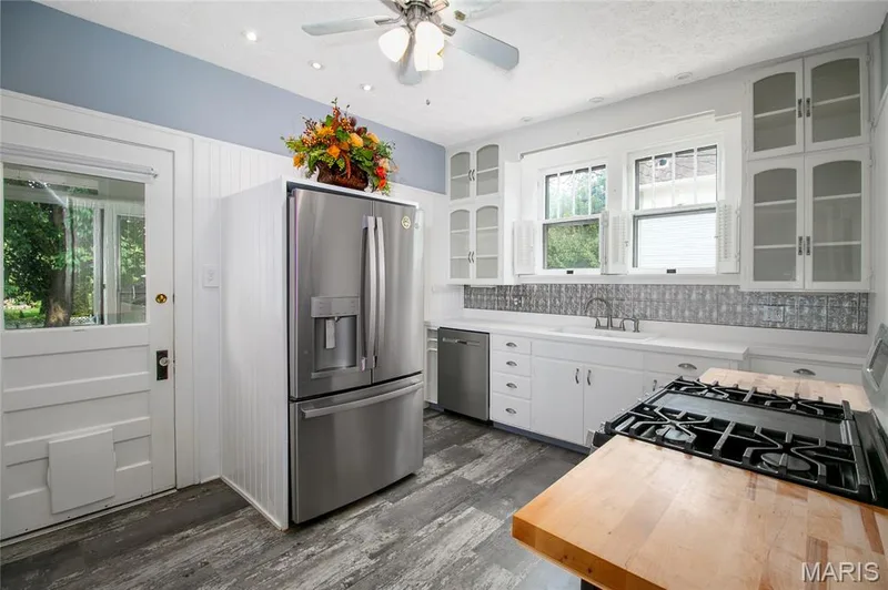 1714 Sibley Street, St Charles, MO 63301 — listing photo 10 of 43