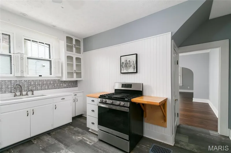 1714 Sibley Street, St Charles, MO 63301 — listing photo 11 of 43