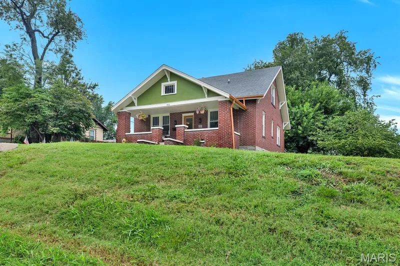 Craftsman-built Red Brick bungalow, Street View — 915 N Kingshighway Street, St Charles, MO 63301