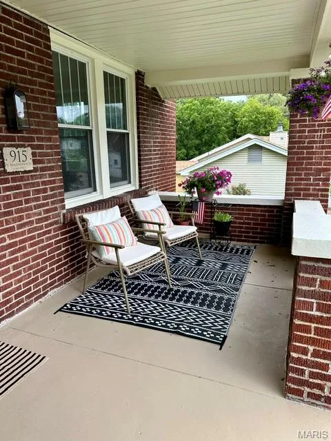 Covered front porch — 915 N Kingshighway Street, St Charles, MO 63301
