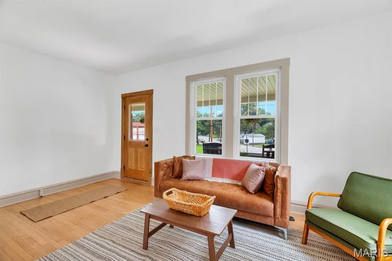 915 N Kingshighway Street, St Charles, MO 63301 — listing photo 9 of 35