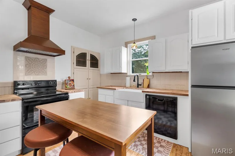 Updated kitchen with new appliances, farmhouse apron sink, range hood, chevron patterned butcher block countertops & stained glass window — 915 N Kingshighway Street, St Charles, MO 63301