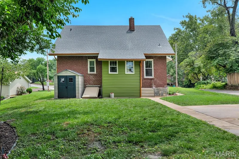 Level yard, patio, new shed, walk-out access from basement — 915 N Kingshighway Street, St Charles, MO 63301