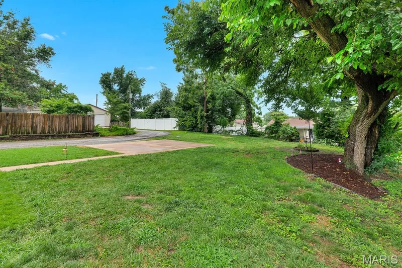 .26 acre lot, lots of room for additional parking or future outbuildings — 915 N Kingshighway Street, St Charles, MO 63301